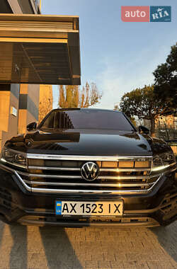 Позашляховик / Кросовер Volkswagen Touareg 2020 в Києві