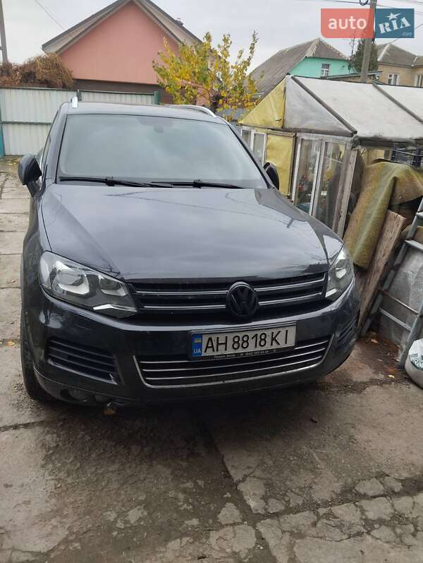 Внедорожник / Кроссовер Volkswagen Touareg 2014 в Новых Петровцах