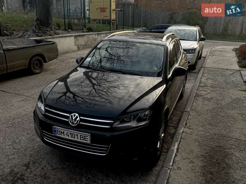 Внедорожник / Кроссовер Volkswagen Touareg 2011 в Сумах