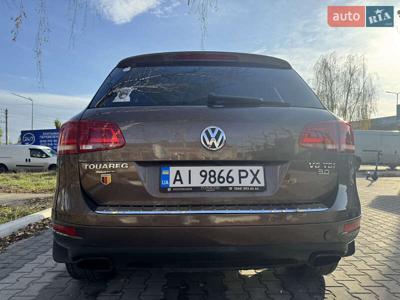 Внедорожник / Кроссовер Volkswagen Touareg 2013 в Вишневом