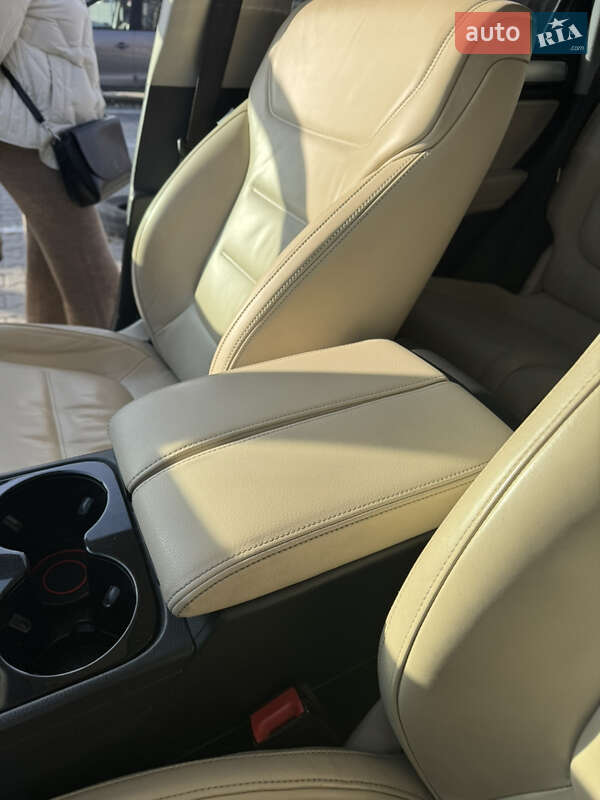 Внедорожник / Кроссовер Volkswagen Touareg 2013 в Вишневом