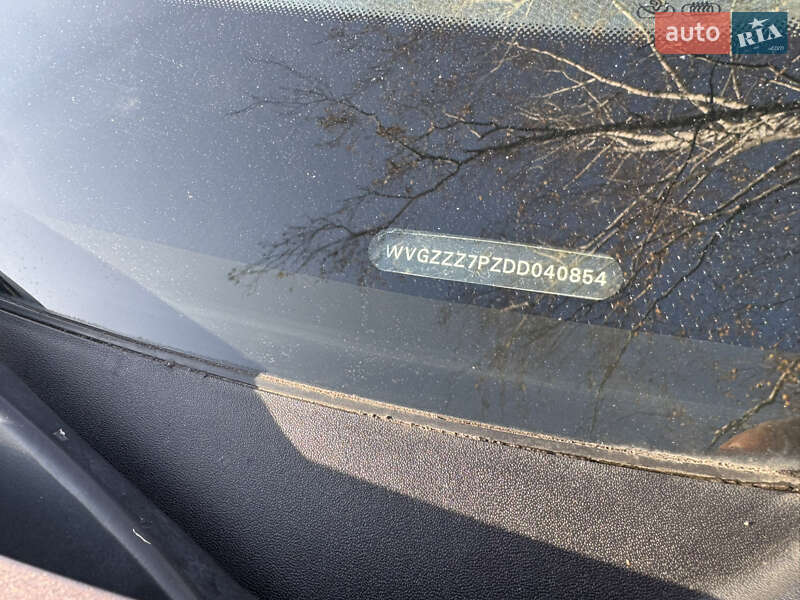 Внедорожник / Кроссовер Volkswagen Touareg 2013 в Вишневом