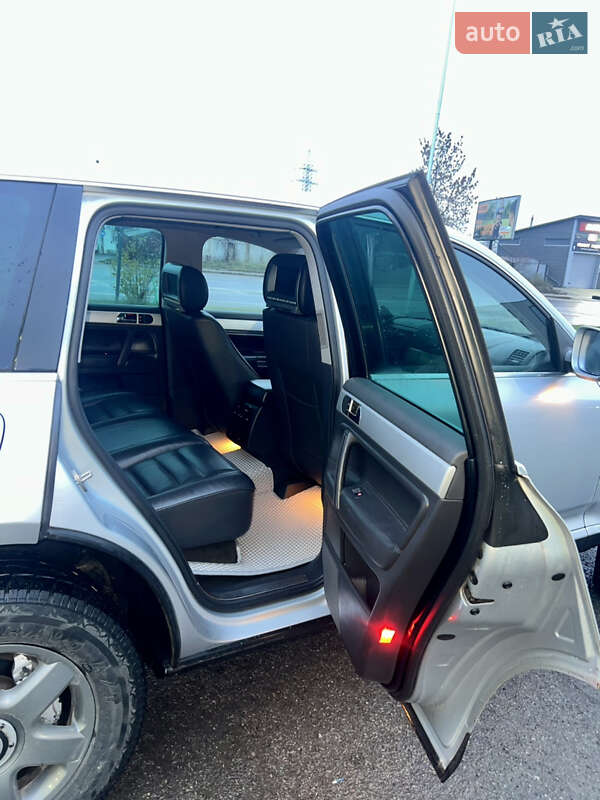 Позашляховик / Кросовер Volkswagen Touareg 2005 в Івано-Франківську