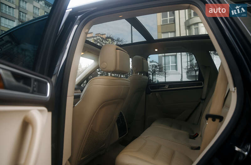 Внедорожник / Кроссовер Volkswagen Touareg 2011 в Ивано-Франковске