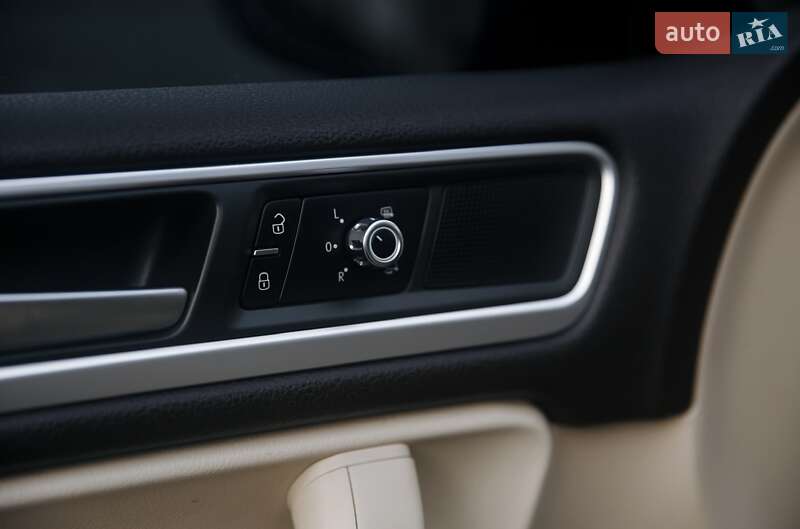 Внедорожник / Кроссовер Volkswagen Touareg 2011 в Ивано-Франковске