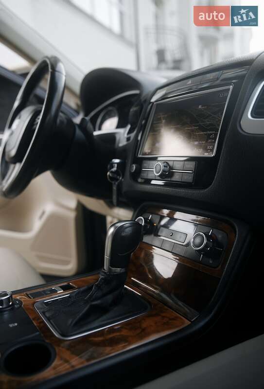 Внедорожник / Кроссовер Volkswagen Touareg 2011 в Ивано-Франковске