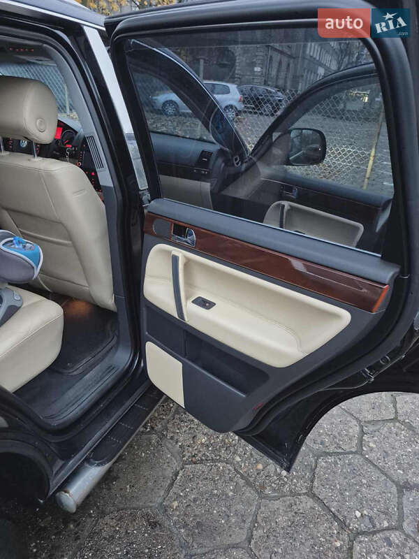 Внедорожник / Кроссовер Volkswagen Touareg 2008 в Львове