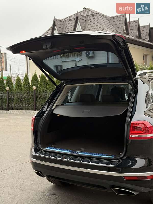 Внедорожник / Кроссовер Volkswagen Touareg 2016 в Виннице