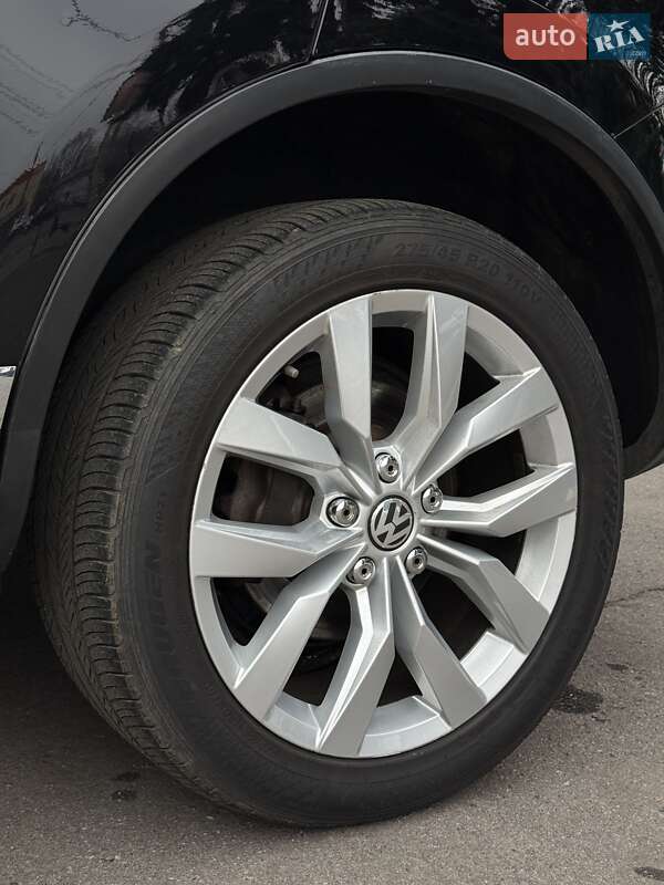 Внедорожник / Кроссовер Volkswagen Touareg 2016 в Виннице