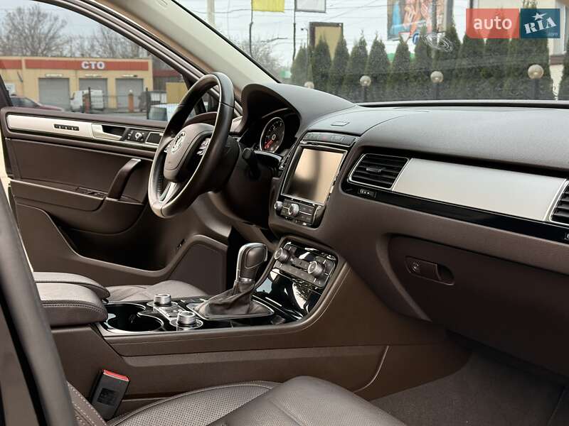 Внедорожник / Кроссовер Volkswagen Touareg 2016 в Виннице