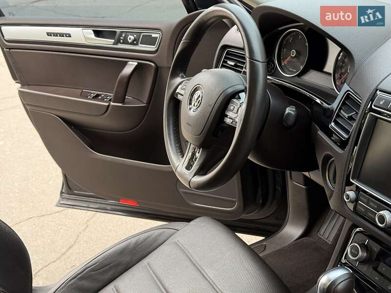 Внедорожник / Кроссовер Volkswagen Touareg 2016 в Виннице