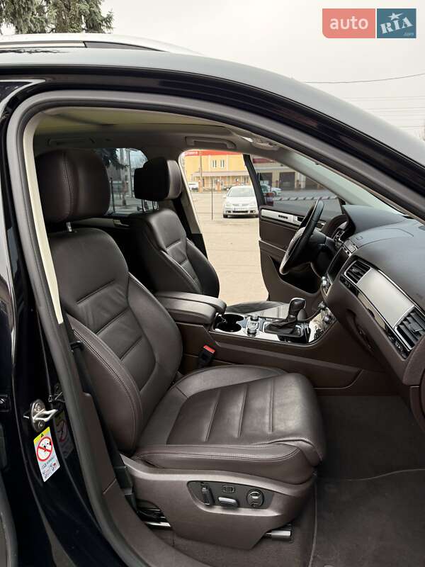 Внедорожник / Кроссовер Volkswagen Touareg 2016 в Виннице