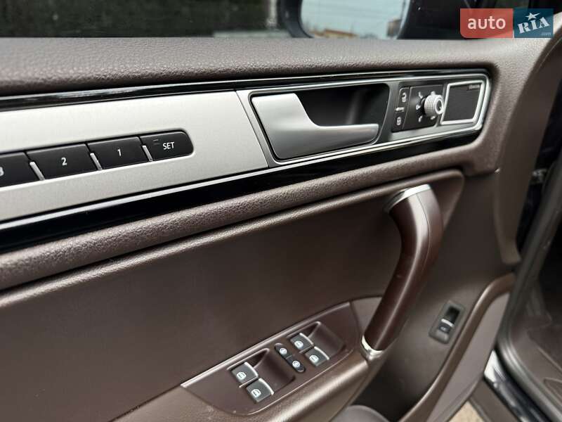 Внедорожник / Кроссовер Volkswagen Touareg 2016 в Виннице