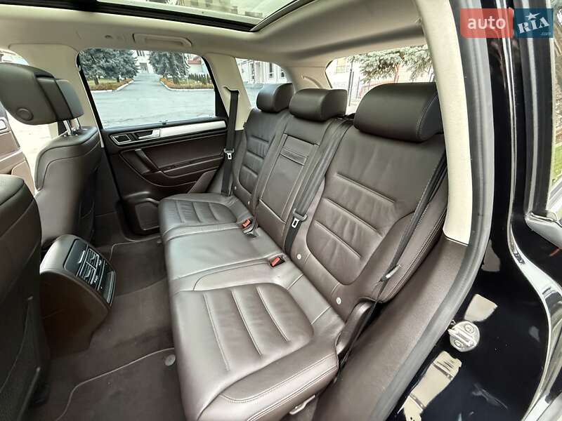 Внедорожник / Кроссовер Volkswagen Touareg 2016 в Виннице