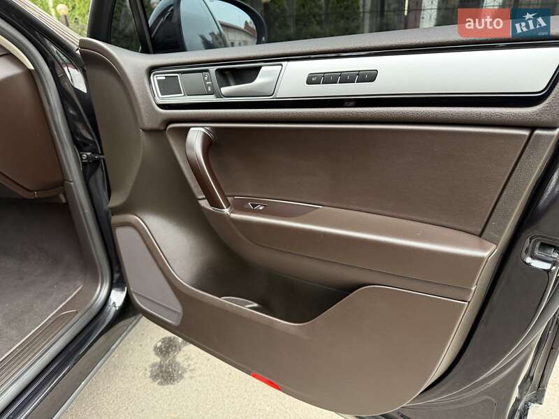 Внедорожник / Кроссовер Volkswagen Touareg 2016 в Виннице