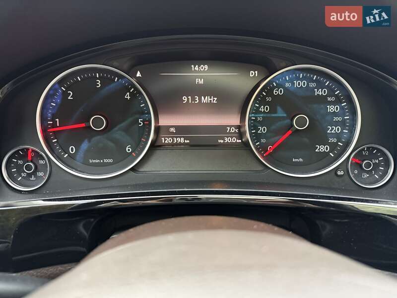 Внедорожник / Кроссовер Volkswagen Touareg 2016 в Виннице