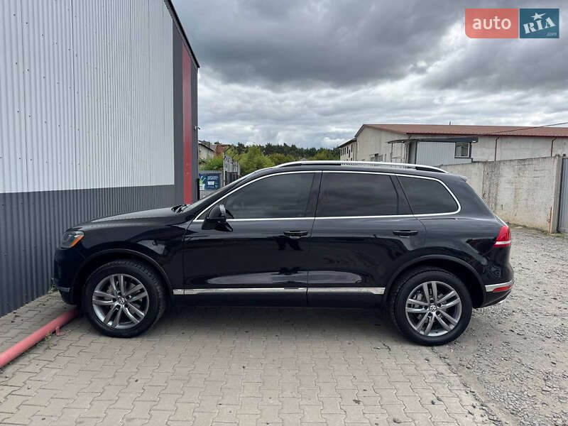 Внедорожник / Кроссовер Volkswagen Touareg 2015 в Луцке
