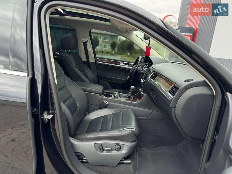 Внедорожник / Кроссовер Volkswagen Touareg 2015 в Луцке