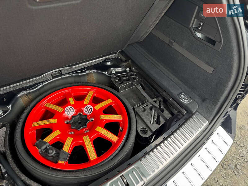 Внедорожник / Кроссовер Volkswagen Touareg 2015 в Луцке