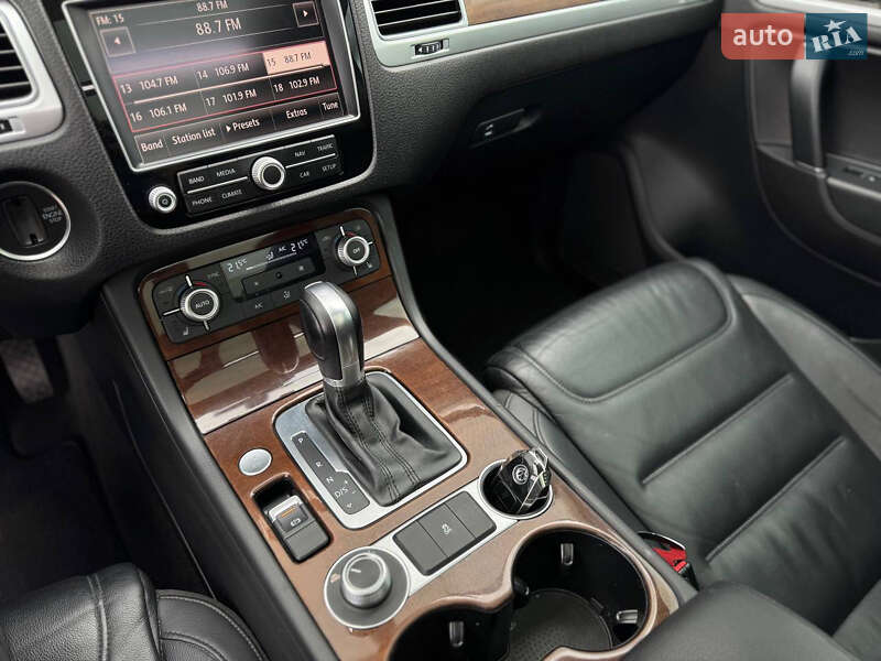 Внедорожник / Кроссовер Volkswagen Touareg 2015 в Луцке