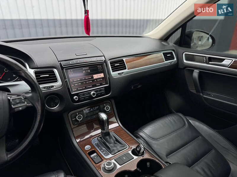 Внедорожник / Кроссовер Volkswagen Touareg 2015 в Луцке