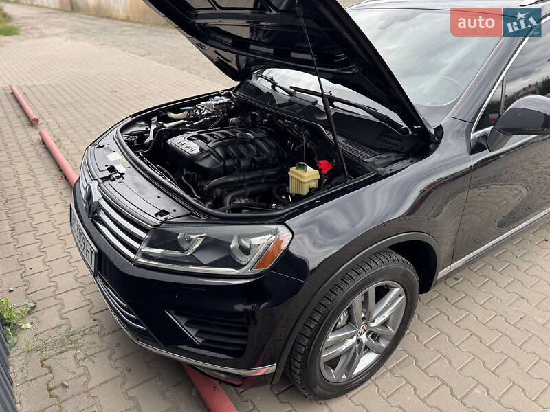 Внедорожник / Кроссовер Volkswagen Touareg 2015 в Луцке