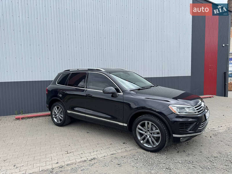 Внедорожник / Кроссовер Volkswagen Touareg 2015 в Луцке