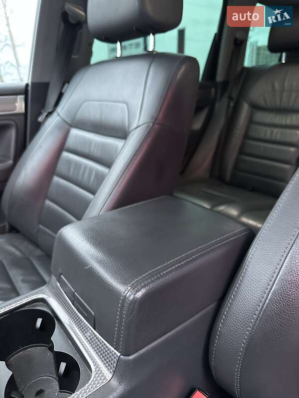 Внедорожник / Кроссовер Volkswagen Touareg 2008 в Белогородке