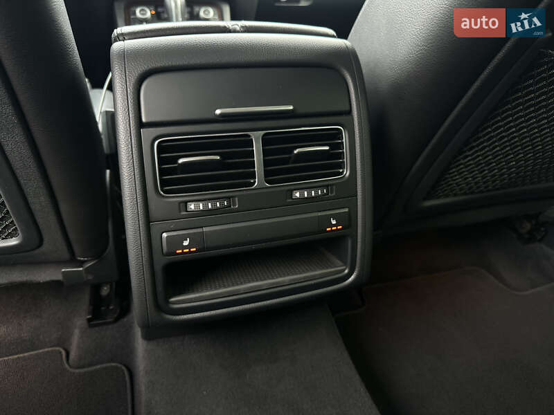 Внедорожник / Кроссовер Volkswagen Touareg 2017 в Киеве