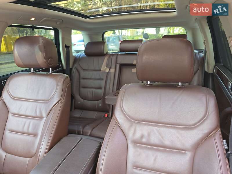 Позашляховик / Кросовер Volkswagen Touareg 2012 в Чернівцях