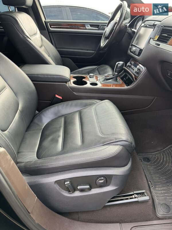 Позашляховик / Кросовер Volkswagen Touareg 2012 в Львові