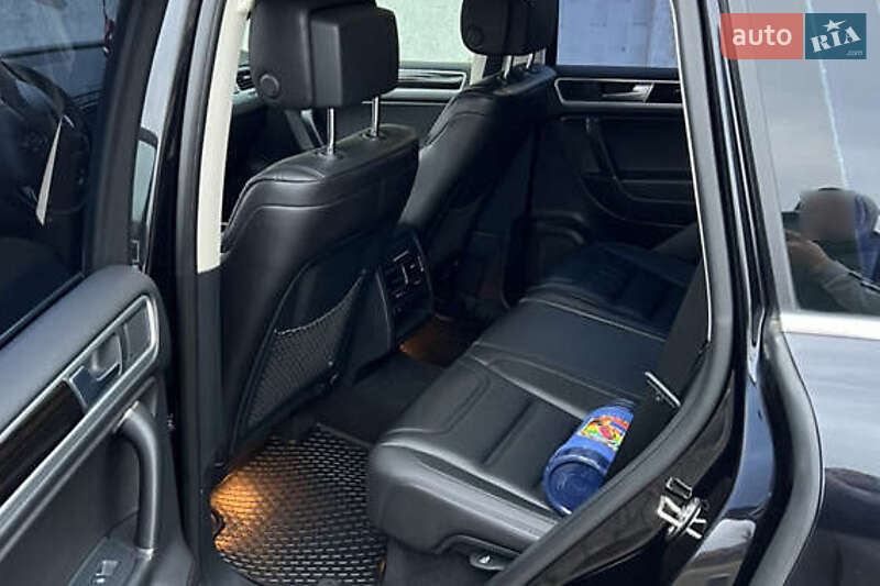 Внедорожник / Кроссовер Volkswagen Touareg 2016 в Киеве