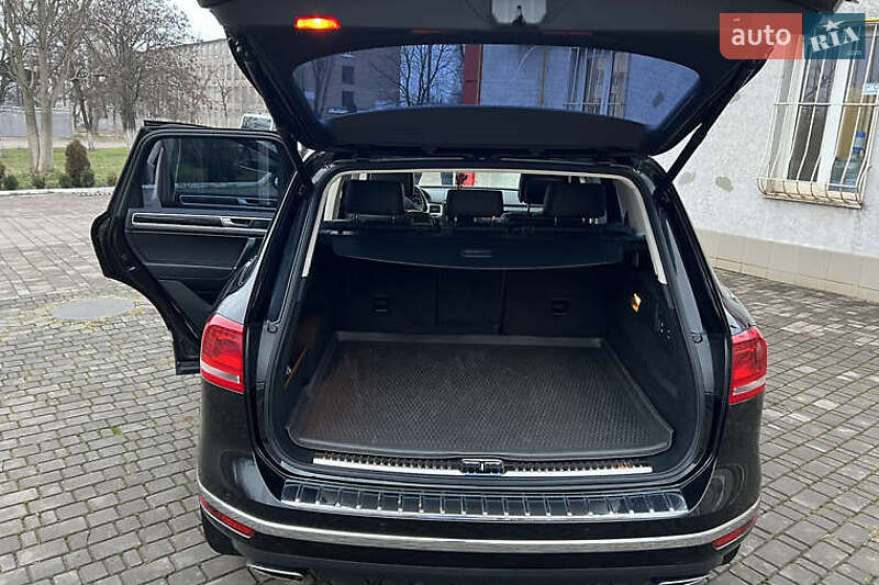 Внедорожник / Кроссовер Volkswagen Touareg 2016 в Киеве