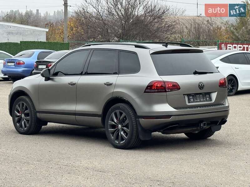 Внедорожник / Кроссовер Volkswagen Touareg 2015 в Днепре