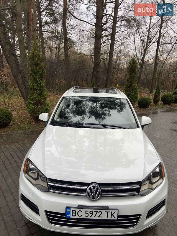Позашляховик / Кросовер Volkswagen Touareg 2012 в Львові