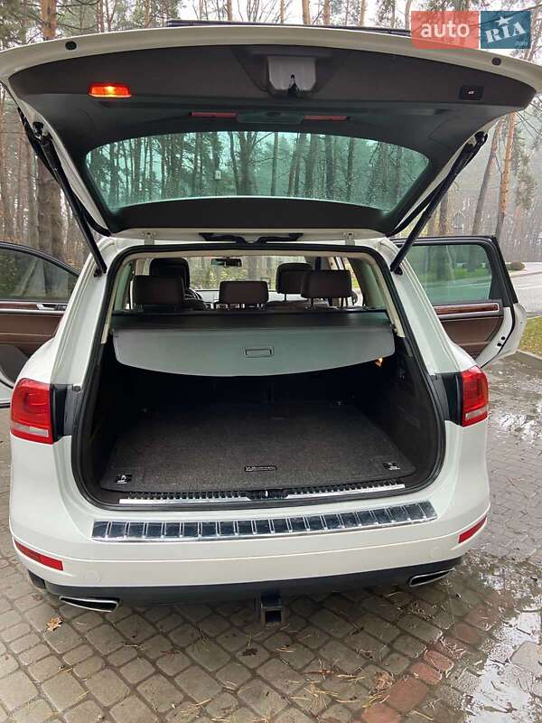 Позашляховик / Кросовер Volkswagen Touareg 2012 в Львові