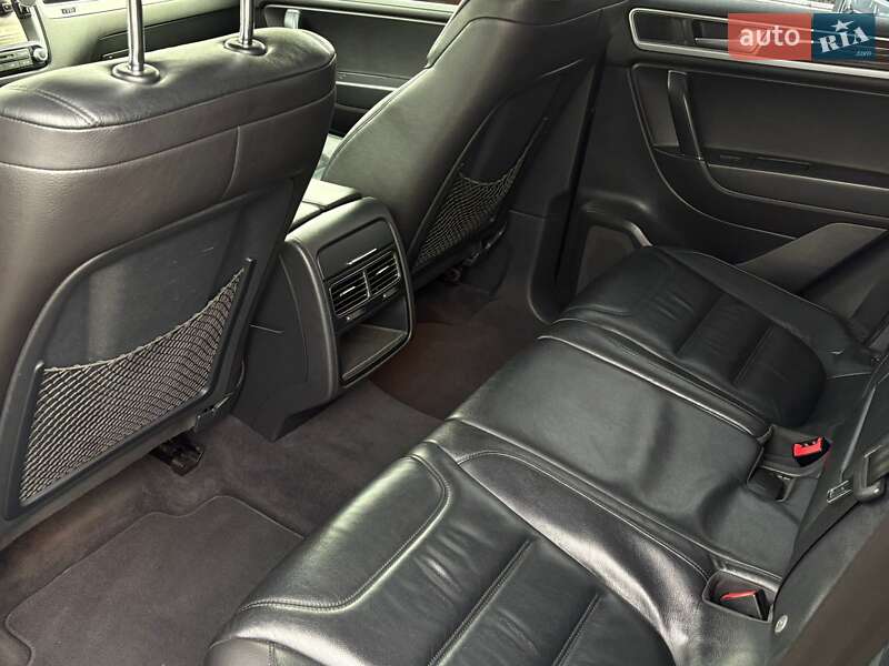 Внедорожник / Кроссовер Volkswagen Touareg 2015 в Киеве