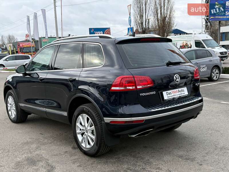 Внедорожник / Кроссовер Volkswagen Touareg 2015 в Киеве