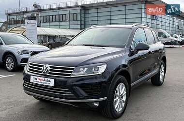 Позашляховик / Кросовер Volkswagen Touareg 2015 в Києві