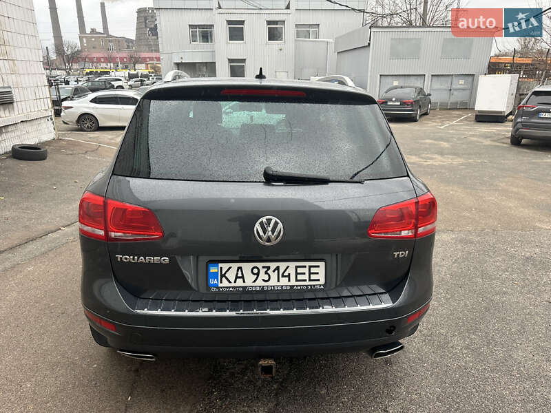 Внедорожник / Кроссовер Volkswagen Touareg 2013 в Киеве