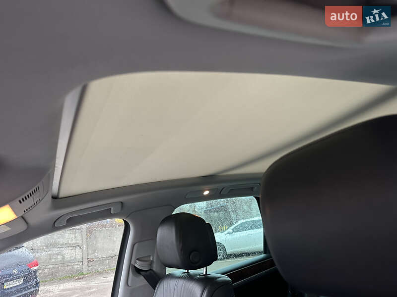 Внедорожник / Кроссовер Volkswagen Touareg 2013 в Киеве