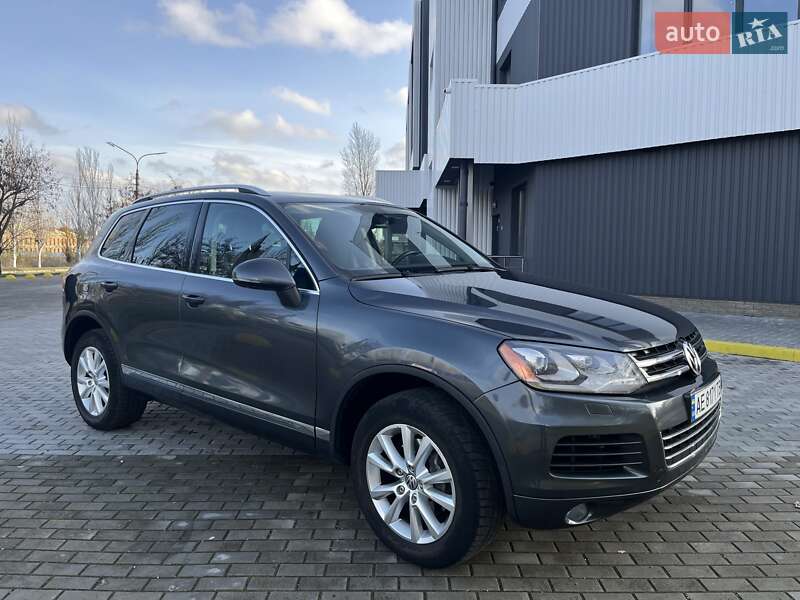 Позашляховик / Кросовер Volkswagen Touareg 2014 в Кам'янському