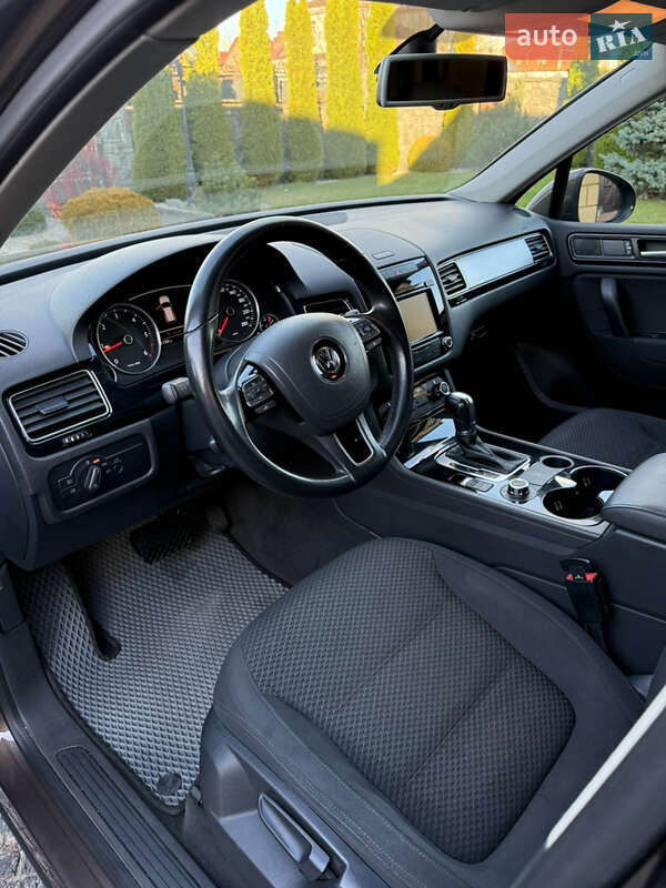 Позашляховик / Кросовер Volkswagen Touareg 2013 в Львові