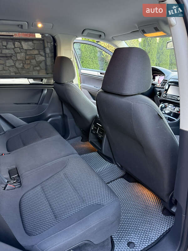 Позашляховик / Кросовер Volkswagen Touareg 2013 в Львові