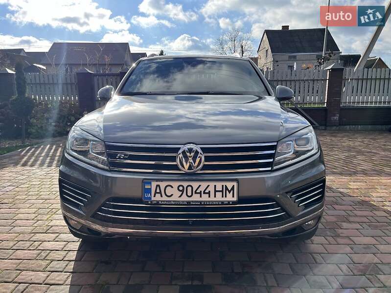 Внедорожник / Кроссовер Volkswagen Touareg 2016 в Луцке