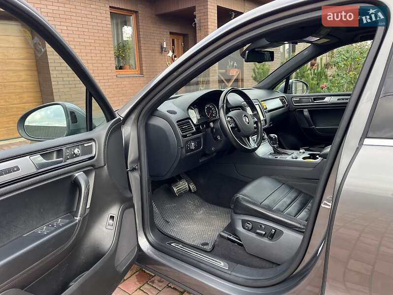 Внедорожник / Кроссовер Volkswagen Touareg 2016 в Луцке