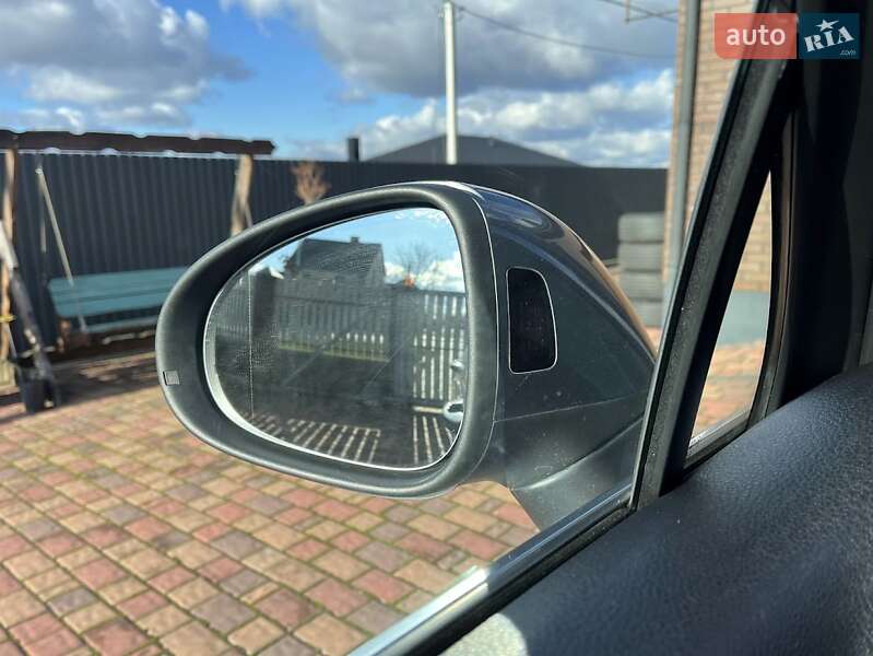 Внедорожник / Кроссовер Volkswagen Touareg 2016 в Луцке