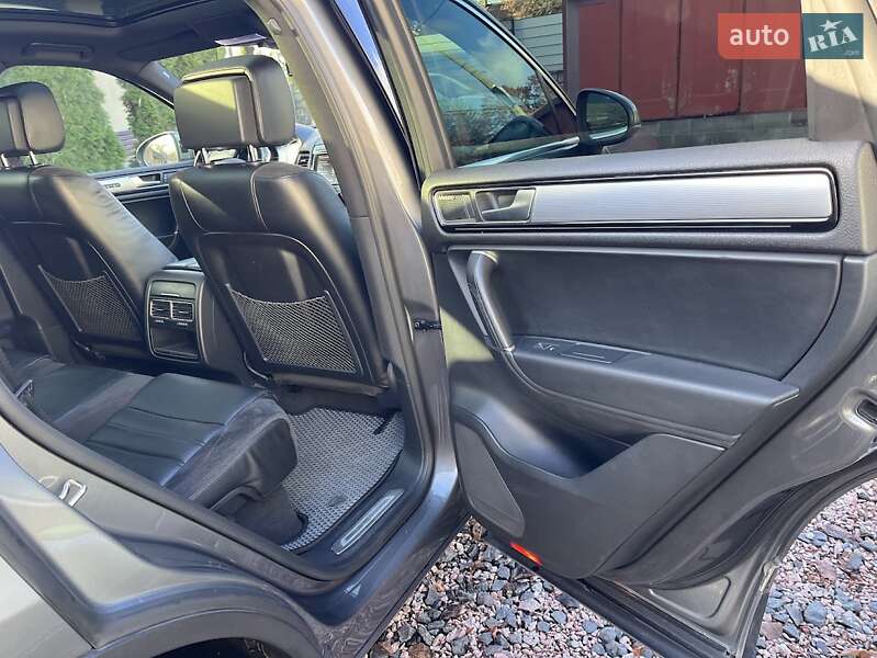 Внедорожник / Кроссовер Volkswagen Touareg 2016 в Луцке