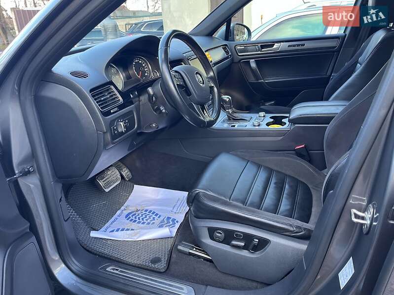 Внедорожник / Кроссовер Volkswagen Touareg 2016 в Луцке