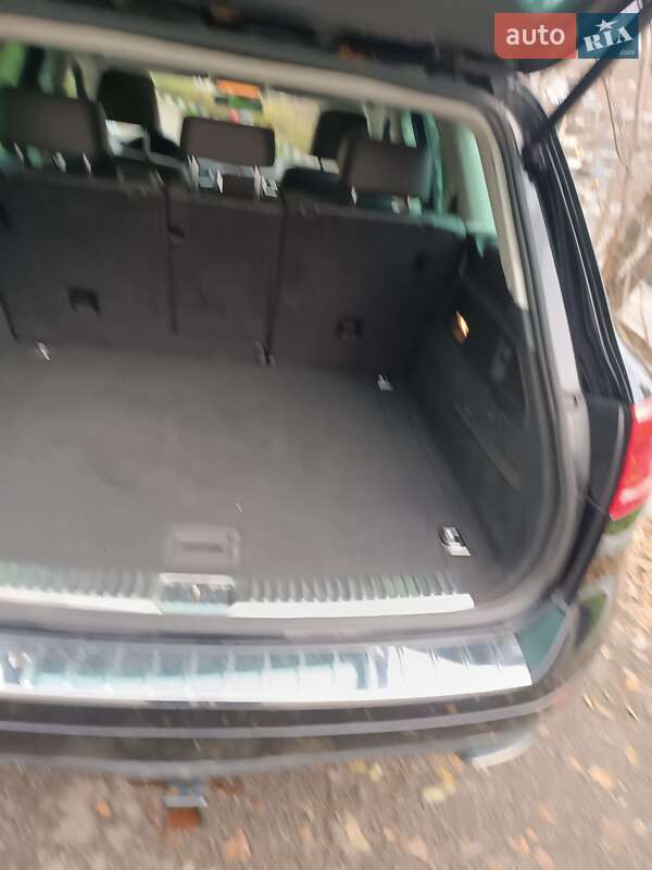 Позашляховик / Кросовер Volkswagen Touareg 2012 в Києві